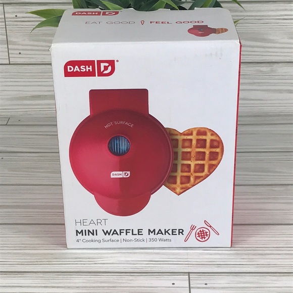 Dash Red Heart Mini Waffle Maker Valentine’s - Picture 2 of 12